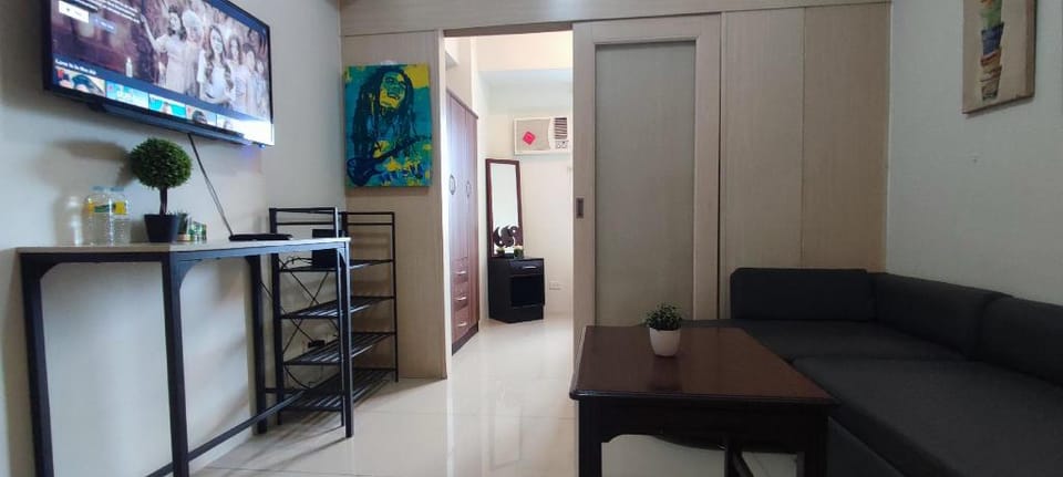 Cozy 1BR in Jazz Residences 80Mbps WiFi/Netflix Apartment in Makati