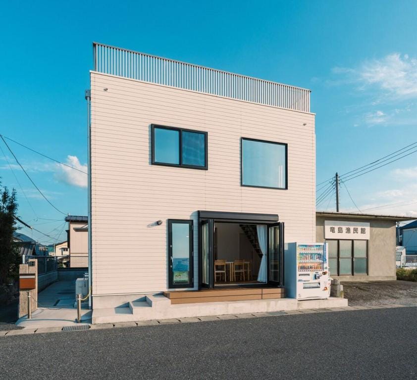 A228-1海まで0分♪新築、開放感抜群♪吹き抜けのお部屋♪海を眺める竜島別荘 Vacation rental in Chiba Prefecture