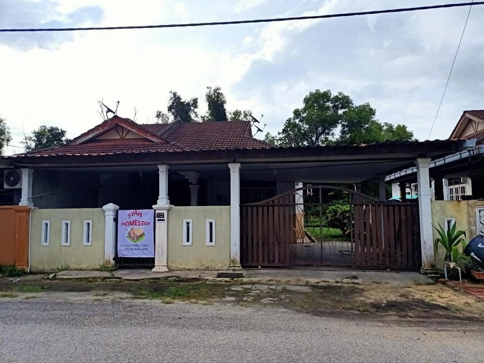 SYAH HOMESTAY SELESA UNTUK KELUARGA Vacation rental in Terengganu, Malaysia