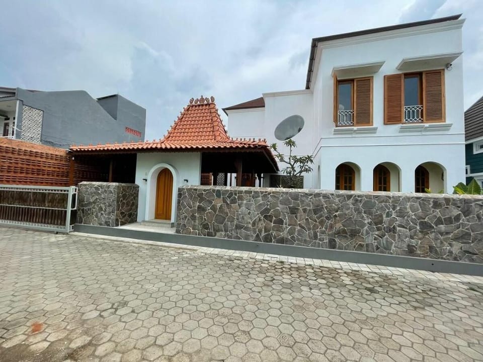 Griyo Kulo Lembang (family villa ) Villa in Lembang