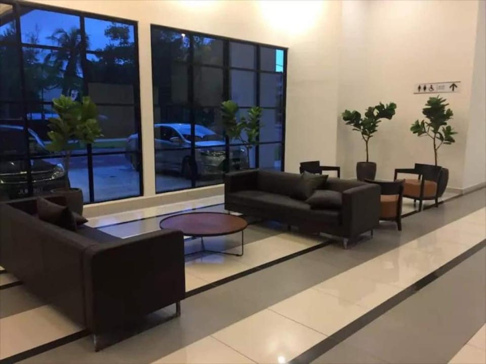 Platino 2Bed Paradigm Mall Netflix PoolView BySTAY Apartment in Johor Bahru