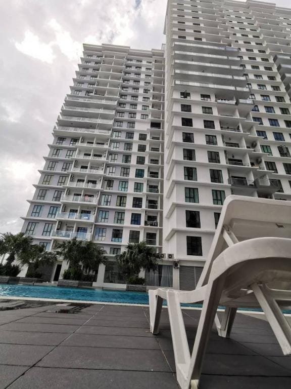 Platino 2Bed Paradigm Mall Netflix PoolView BySTAY Apartment in Johor Bahru