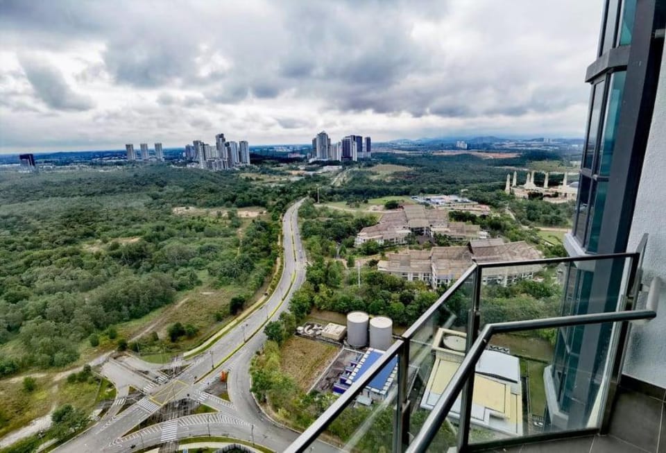 Almas 2Min walk to Stella International SchoolSTAY Apartment in Johor