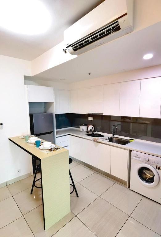 Almas Suites with Sea View Netflix By STAY Apartment in Johor
