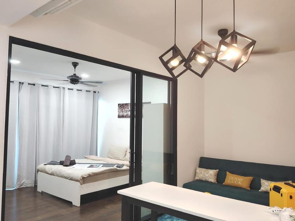 Almas Suites Poolview Netflix 100mbps BySTAY Apartment in Johor