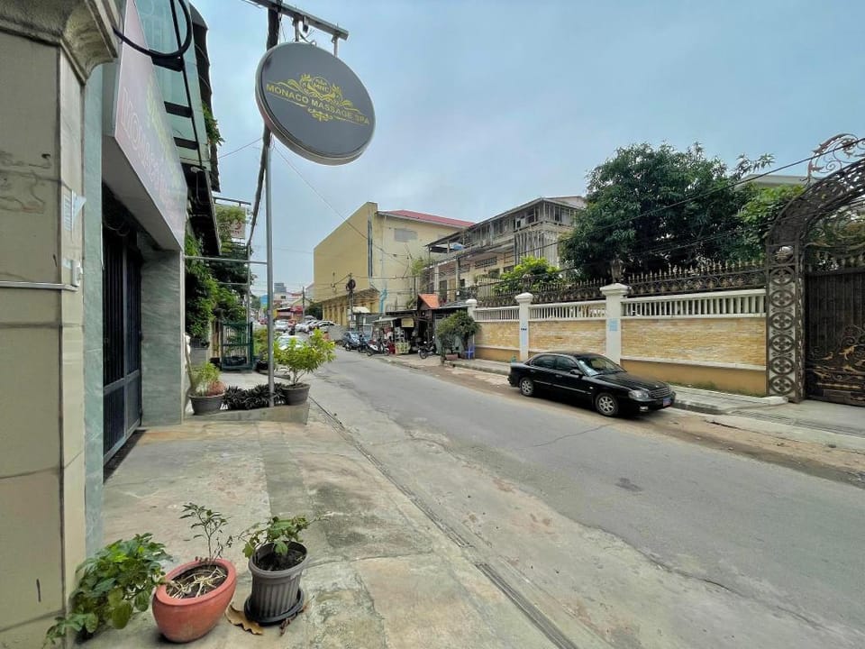 Sok Heng restaurant  Apartment in Phnom Penh Province
