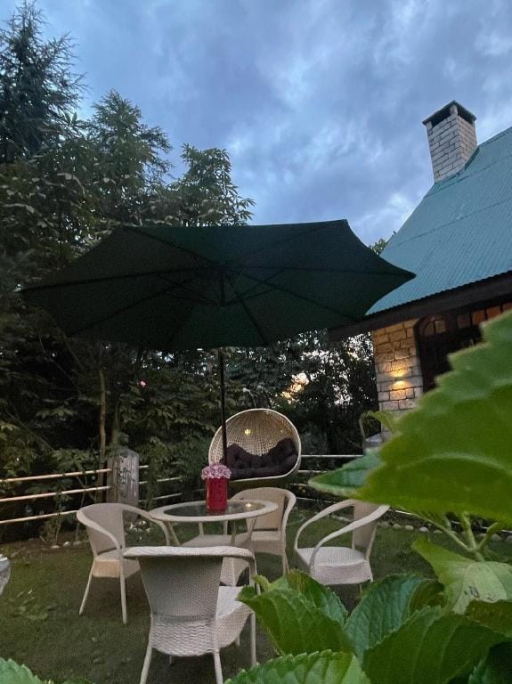 Sundazed Cottage by EdenHomes Villa in Manali