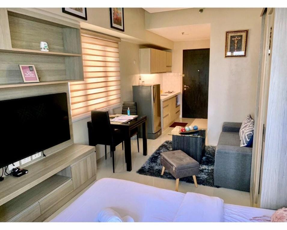 METRO STYLE LIVING! NETFLIX AND HBO GO READY! Vacation rental in Quezon City