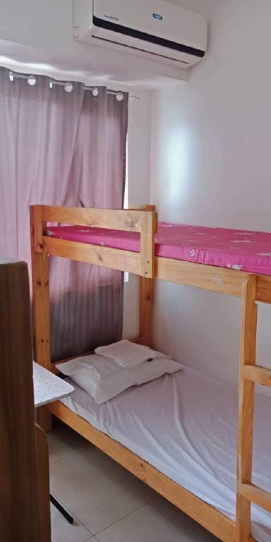Studio-Type Condo, high view, with pool Apartment in Las Pinas