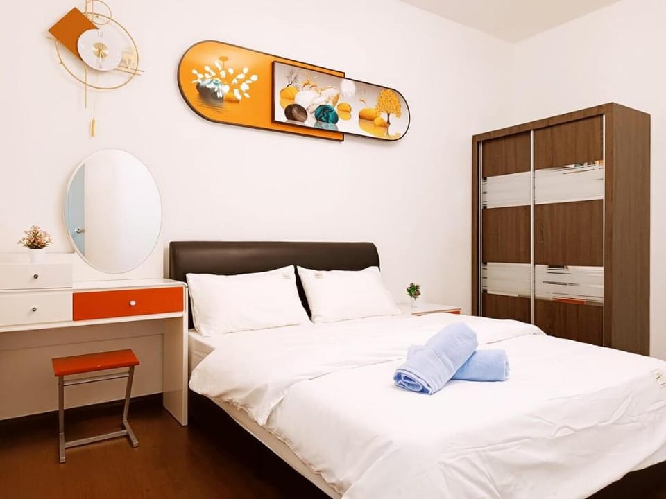 Cheerful house with plenty of parking (8-10pax) Vacation rental in Kuching