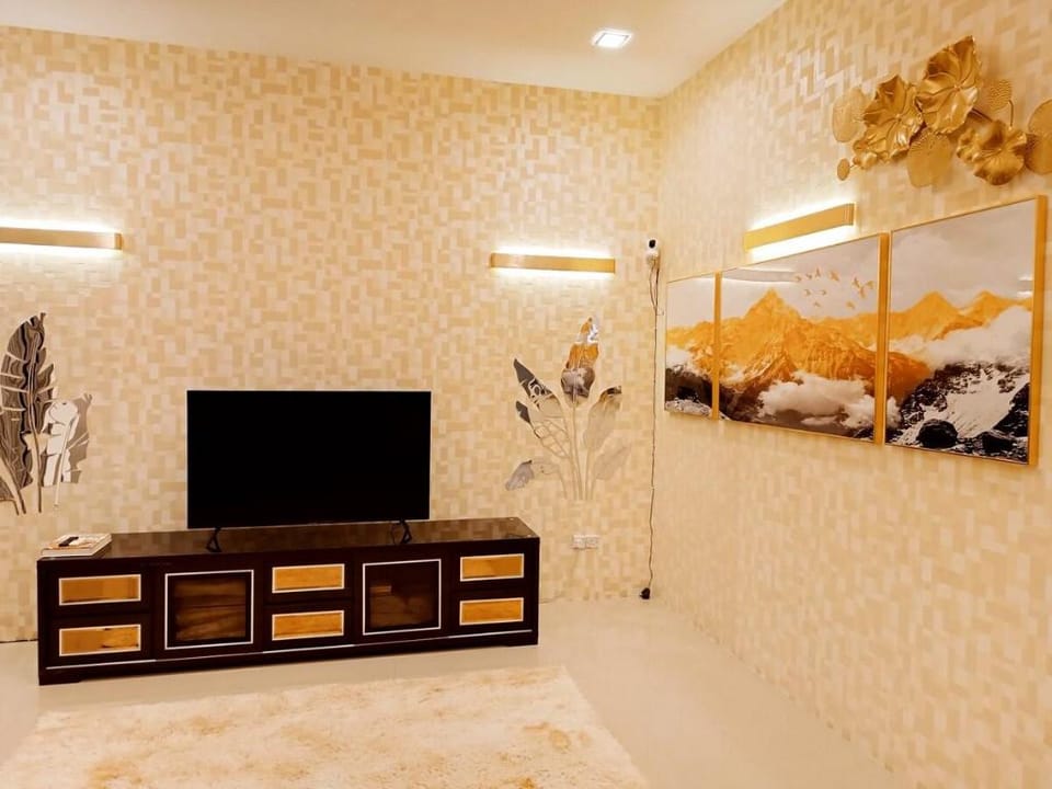 Cheerful house with plenty of parking (8-10pax) Vacation rental in Kuching