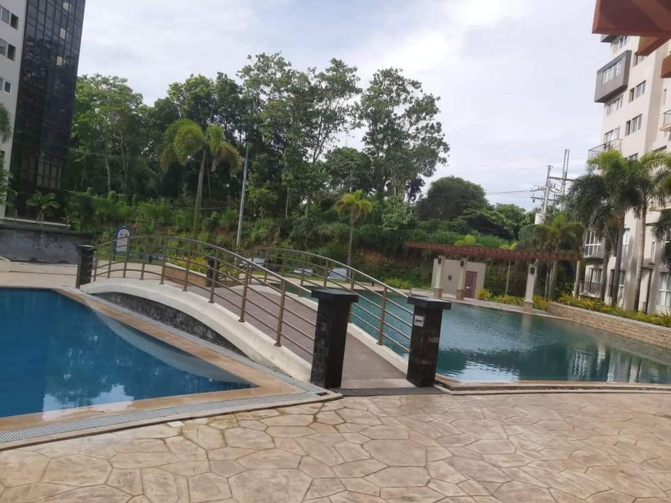 AFFORDABLE TAGAYTAY MONTELUCE 2 BR LOFT w/ POOL 70 Apartment in Calabarzon