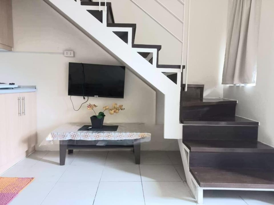 AFFORDABLE TAGAYTAY MONTELUCE 2 BR LOFT w/ POOL 70 Apartment in Calabarzon