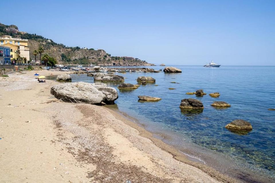 Loft incantevole Taormina Giardini Naxos Apartment in Naxos