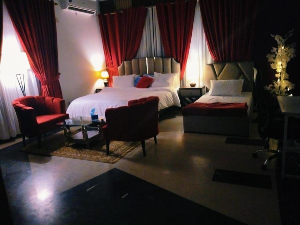 The Life style lodge opp Canturus Mall Vacation rental in Islamabad