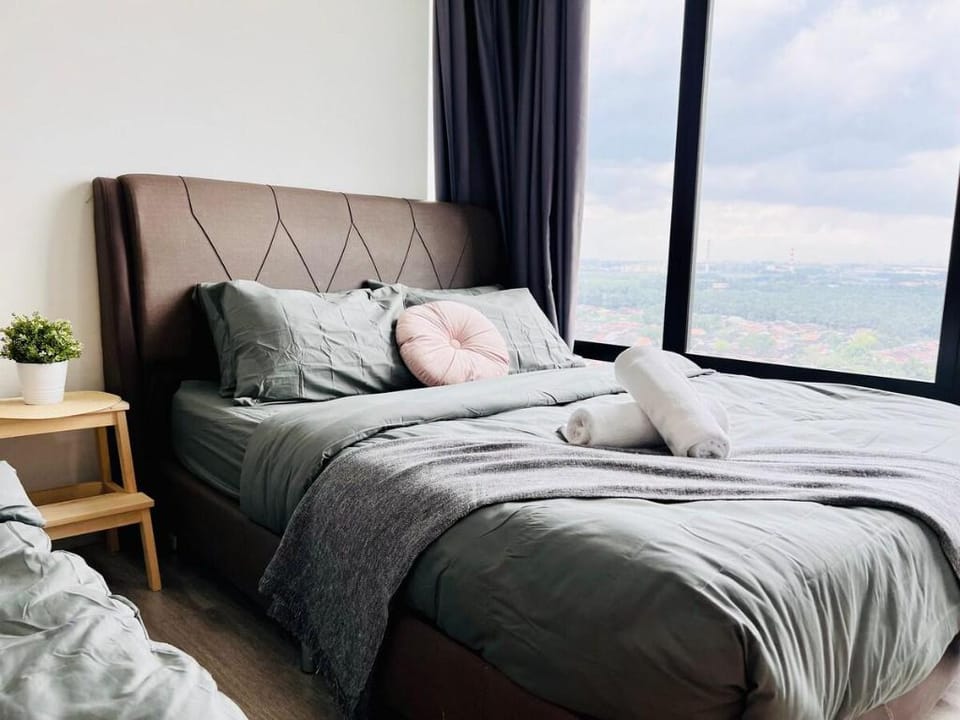 Family Suites Mosaic@Midvalley JB 1Bedroom 2Queens Apartment in Johor Bahru