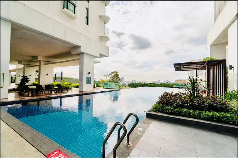 Family Suites Mosaic@Midvalley JB 1Bedroom 2Queens Apartment in Johor Bahru