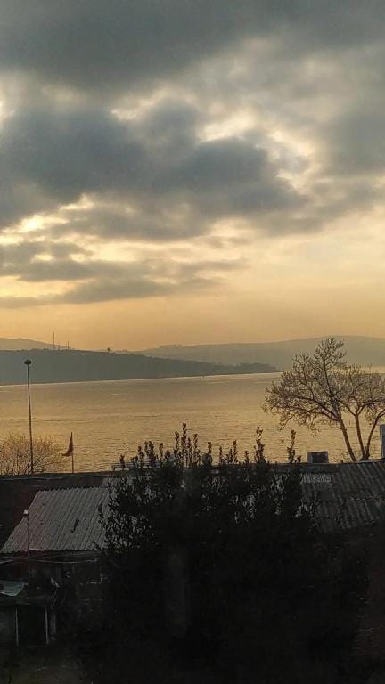 Sarıyer sahilde Deniz Manzaralı EV Sahile 15 Metre Vacation rental in Istanbul