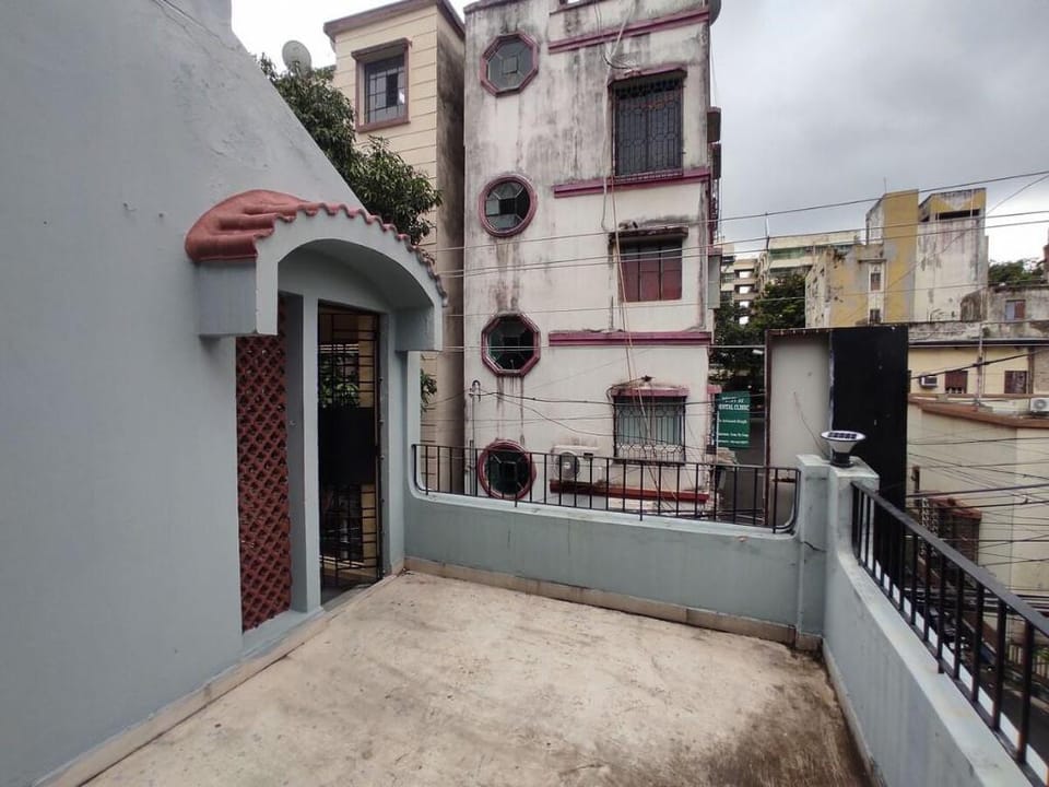 Spacious 3BHK House opp South City Mall Vacation rental in Kolkata