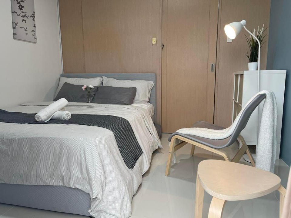 Cozy Modern Condo with Balcony & 5-star amenities  Apartment in Tagaytay
