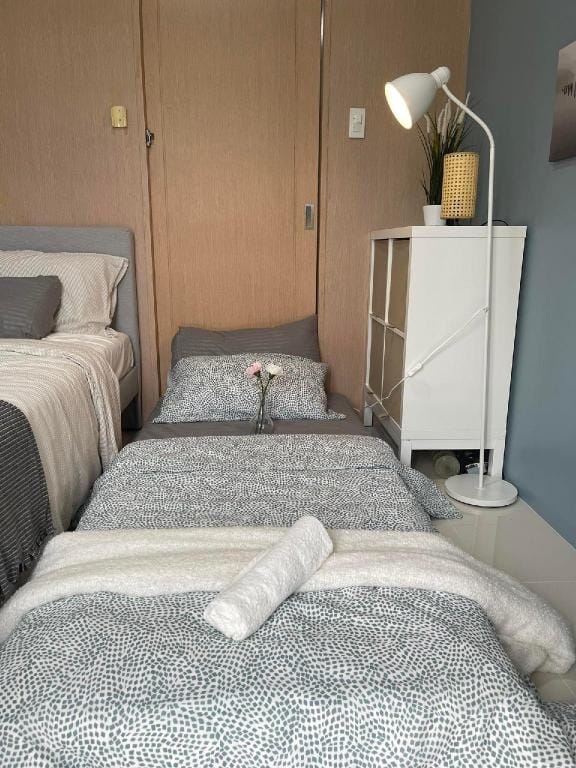 Cozy Modern Condo with Balcony & 5-star amenities  Apartment in Tagaytay