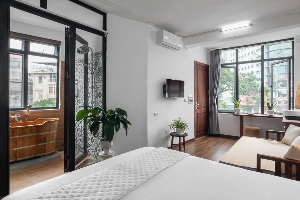 Resort style w hot tub in Hoan Kiem 4 Vacation rental in Hanoi