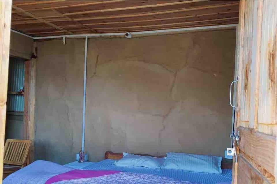 Traditional wood stone hut in apple orchard Blubop Vacation rental in Himachal Pradesh
