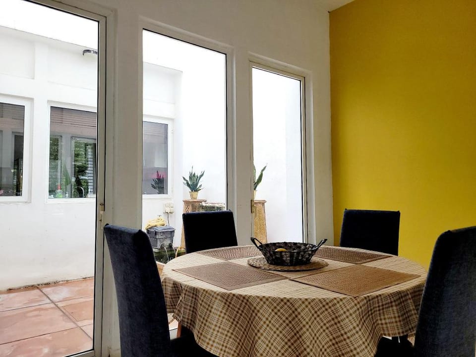 Spacious 5 bedroom terrace house near Straits Quay Vacation rental in Penang