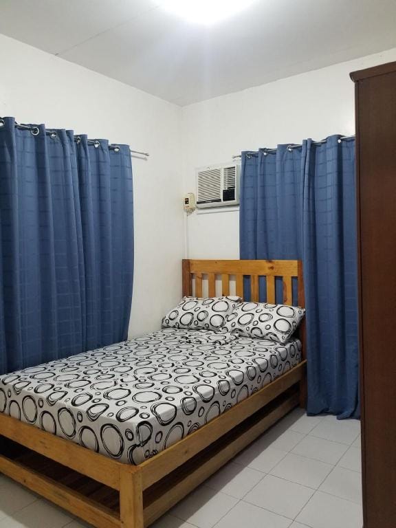 Casita Mia-Guest House(9 pax-WIFI/NETFLIX/Karaoke) Vacation rental in Calabarzon