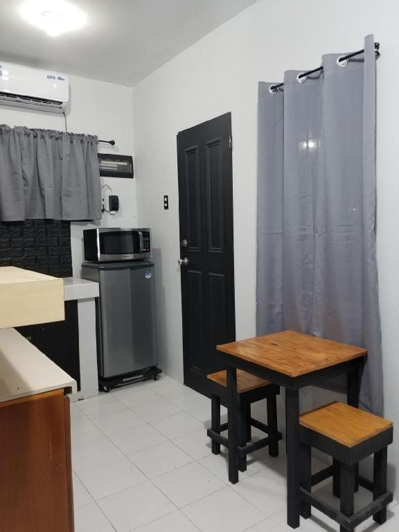 Casita Mia-Guest House(9 pax-WIFI/NETFLIX/Karaoke) Vacation rental in Calabarzon