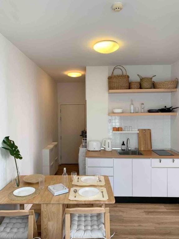 Airport7min/pickup service/steps to malls Apartment in Bangkok