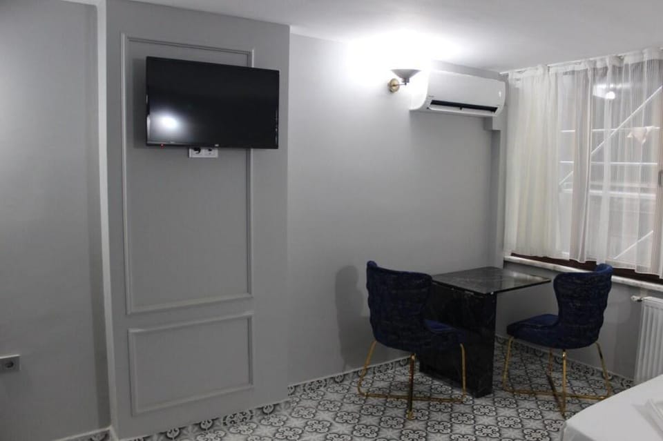 Room with private kitchen and bathroom at Kabataş Apartment in Istanbul