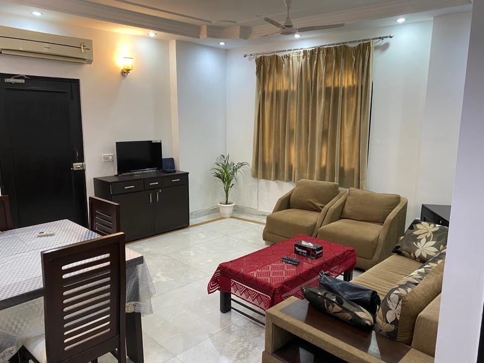 LUXURIOUS 3 BEDROOM APARTMENT Apartment in New Delhi