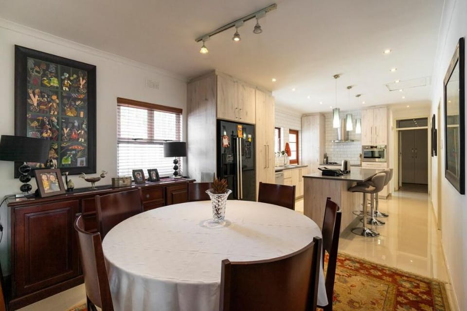 Homely,fit to corporate and surfers, wifi, parking Vacation rental in Cape Town