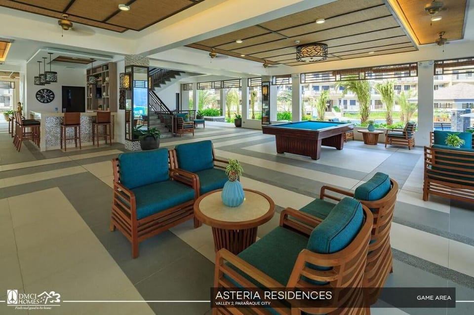 Tropical 2BR condo near airport in Paranaque Apartment in Las Pinas