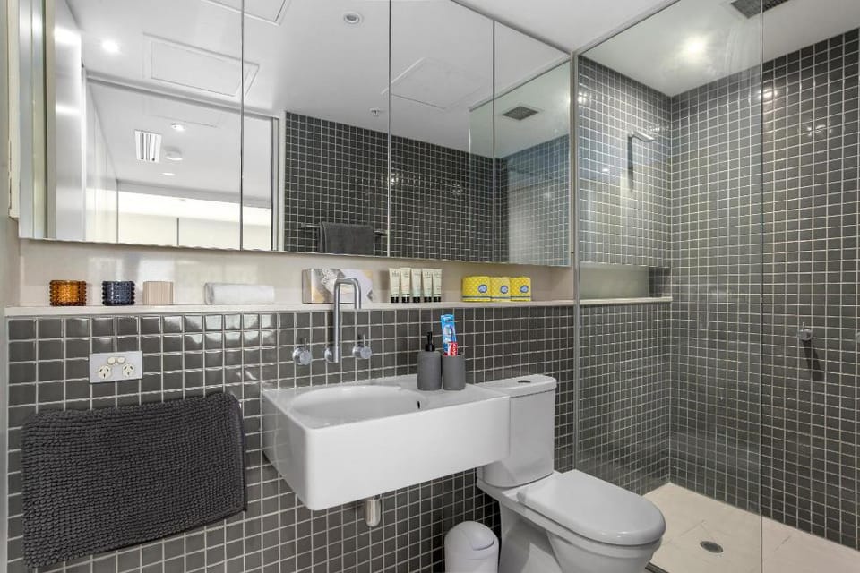 Sophisticated Designer Condo W River & City Views✔ Apartment in Southbank