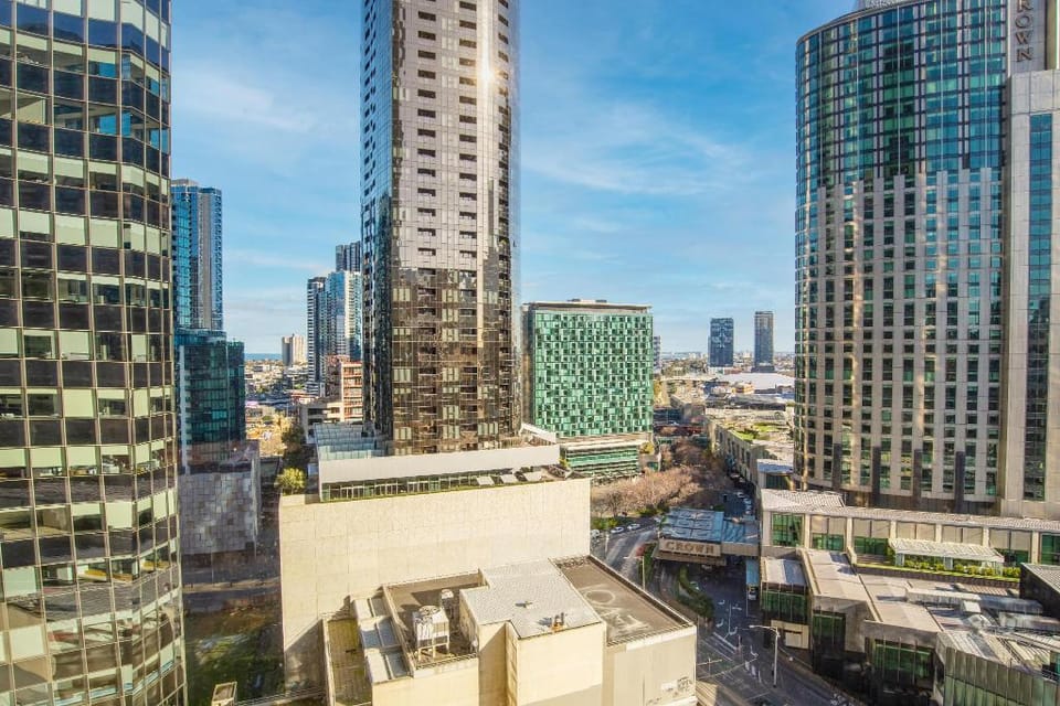 Sophisticated Designer Condo W River & City Views✔ Apartment in Southbank