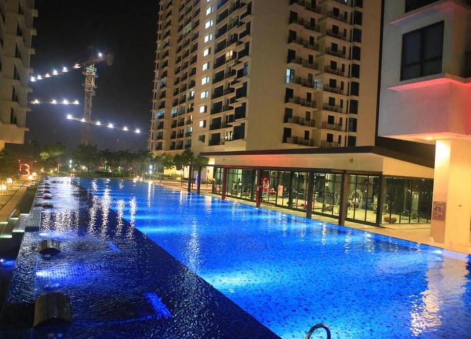 A Cozy Studio 1-4pax Wifi 3bed[Trefoil] Setia Alam Apartment in Selangor, Malaysia
