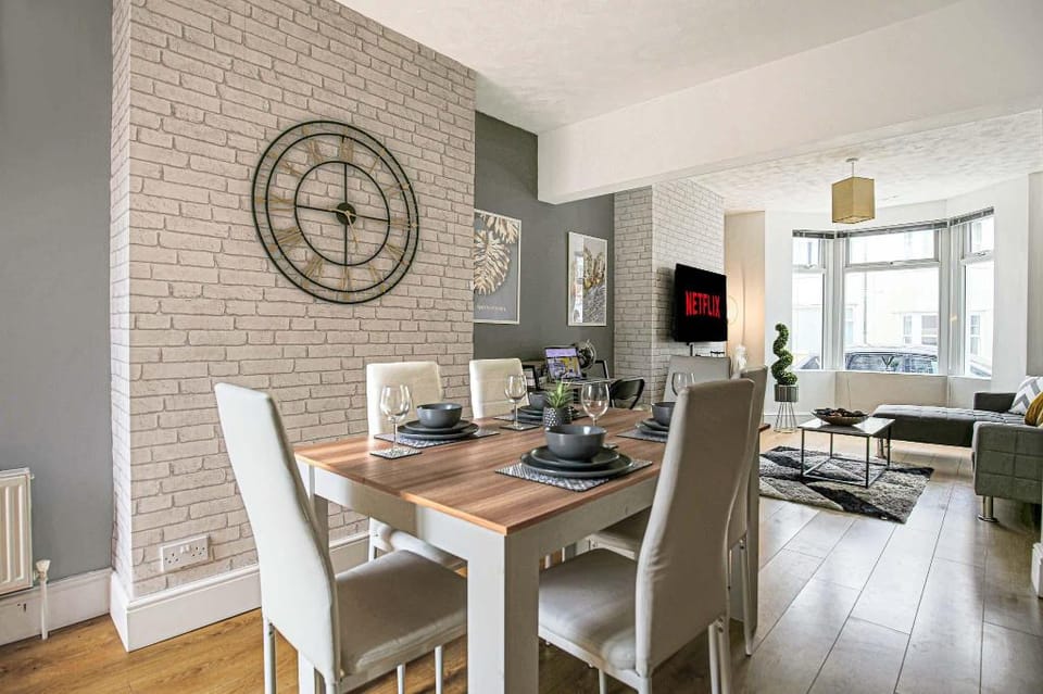 Junction House by Yoko Property Vacation rental in Northampton