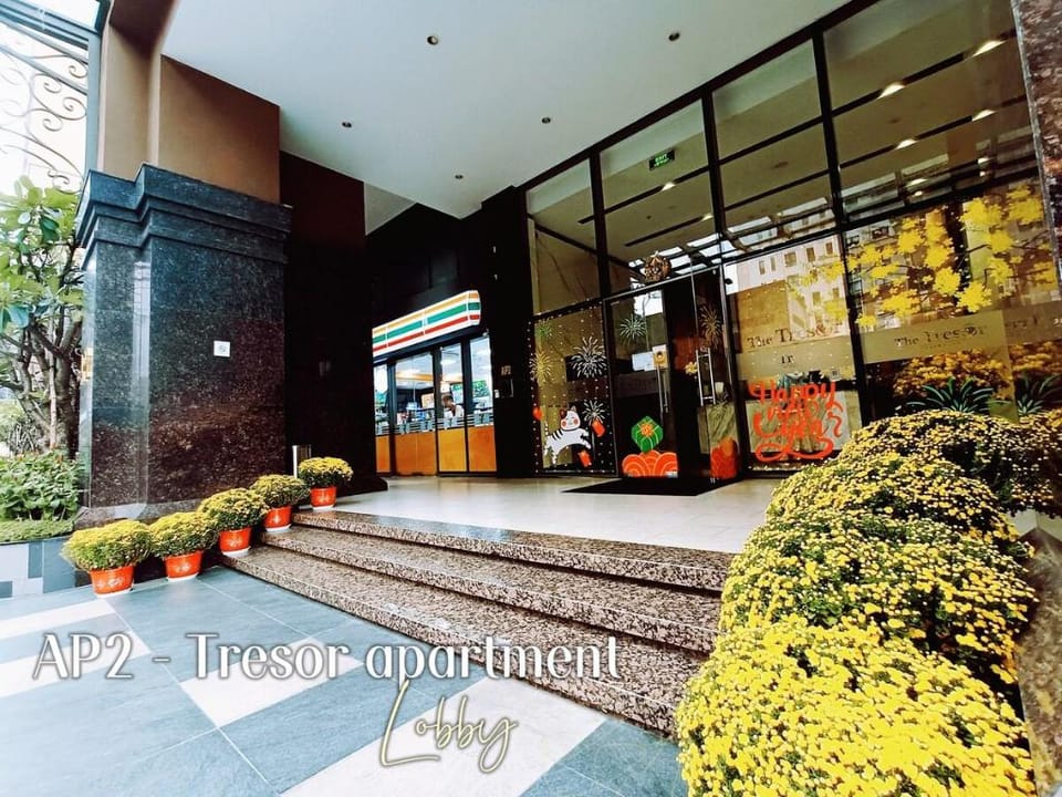 Japanese house with infinity pool in central city Apartment in Ho Chi Minh City