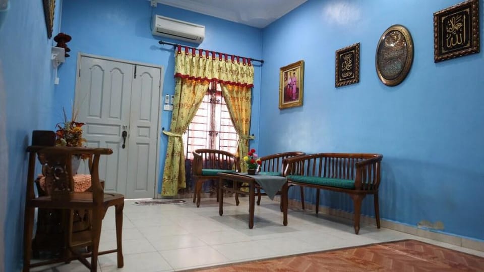 Family Homestay with 3 comfortable bedroom Vacation rental in Johor