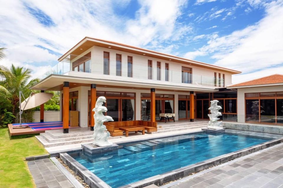 Deluxe 4BR Villa, truly relaxed with karaoke-room Villa in Hoa Hai