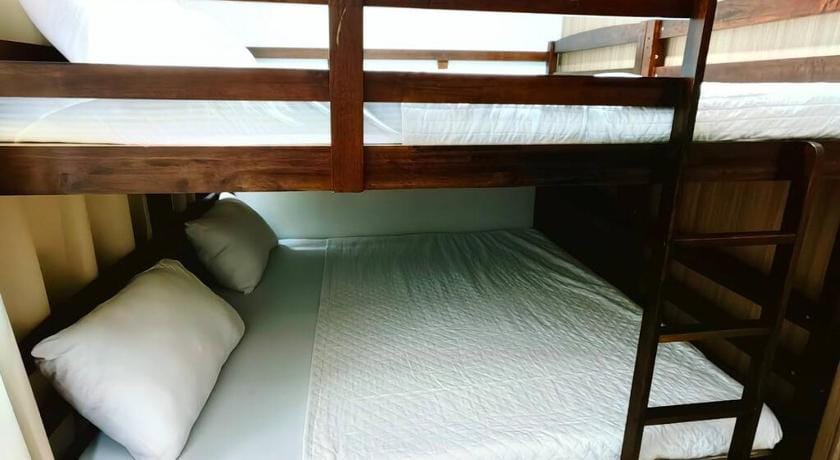 Shore 2 Residences by JG - Free Wifi and Netflix Apartment in Pasay