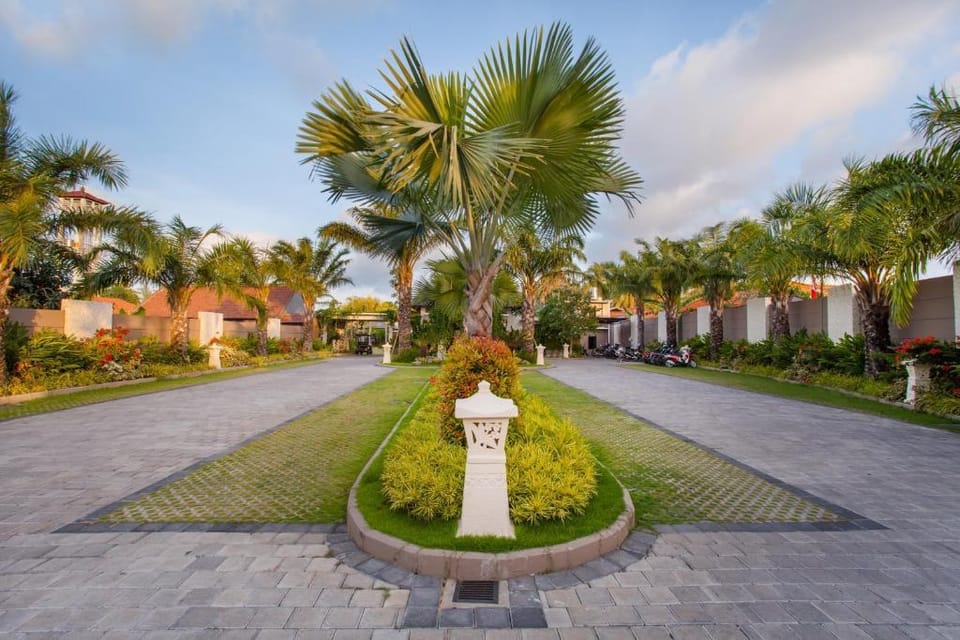 Deluxe 1BR Private Pool Near Jimbaran Beach Villa in Kuta Selatan