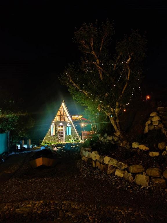 A frame at Naukuchiatal Vacation rental in Uttarakhand