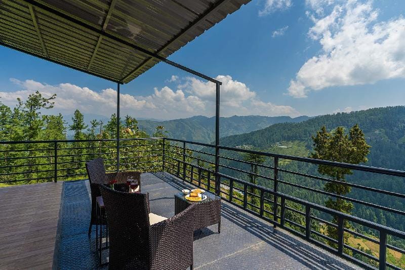 Eastbury by VEO - Part of StayVista Villa in Himachal Pradesh