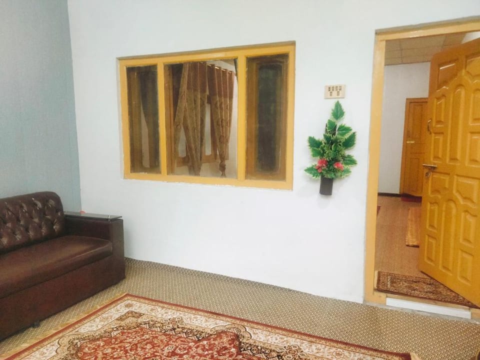 Cheerful 3 bedroom home with free parking Vacation rental in Pakistan