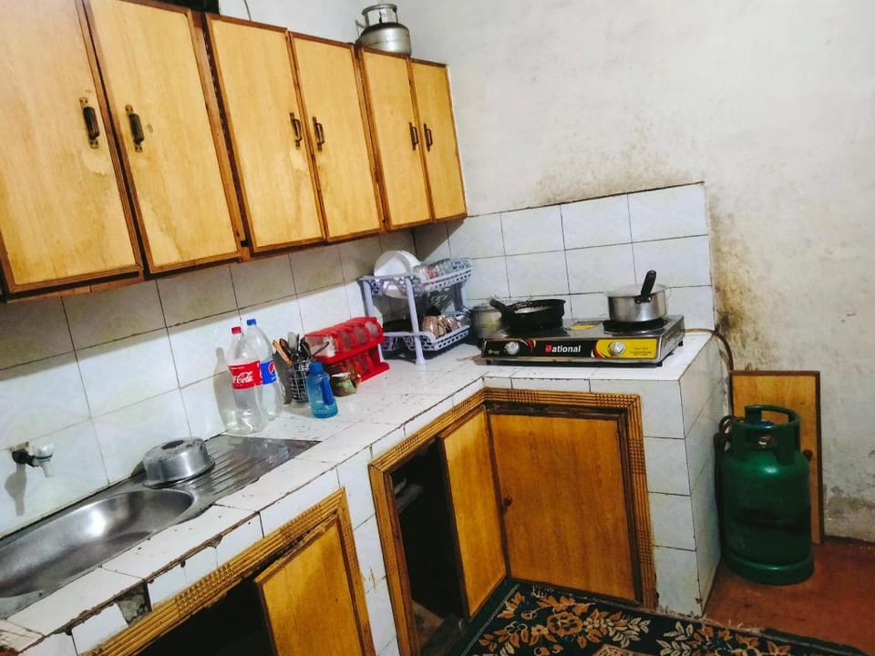 Cheerful 3 bedroom home with free parking Vacation rental in Pakistan