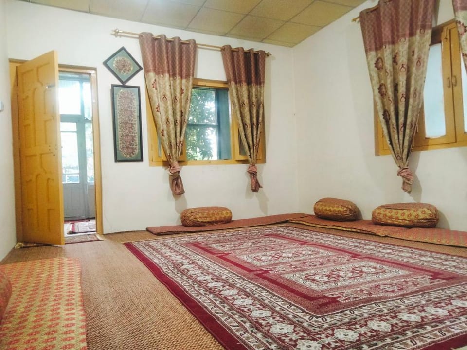 Cheerful 3 bedroom home with free parking Vacation rental in Pakistan