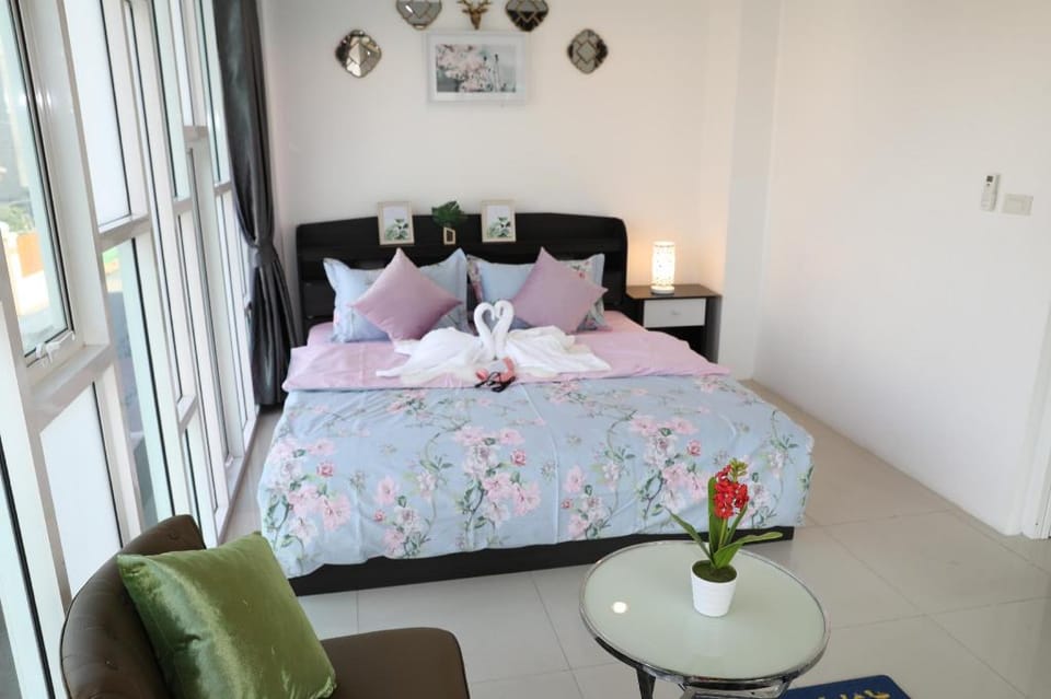 Near maya CMU Old city 5bedroom villa  Vacation rental in Chiang Mai